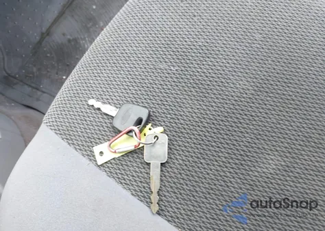 2004 Ford Focus Lx z USA, uszkodzony, nr VIN 1FAFP33P44W195187